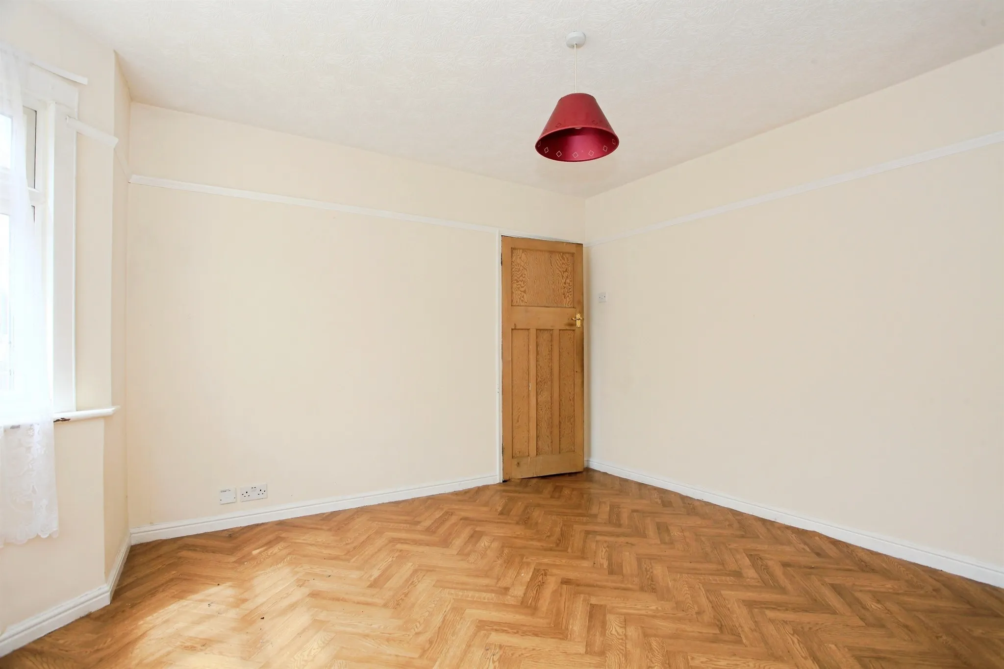 4 bed Semi-Detached