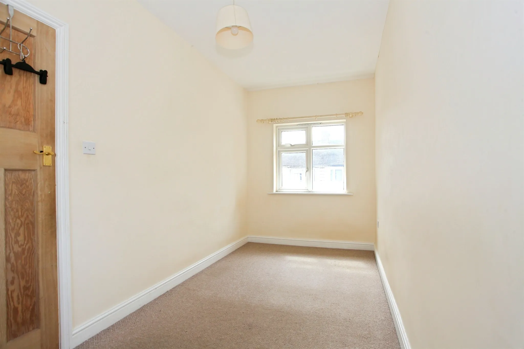 4 bed Semi-Detached