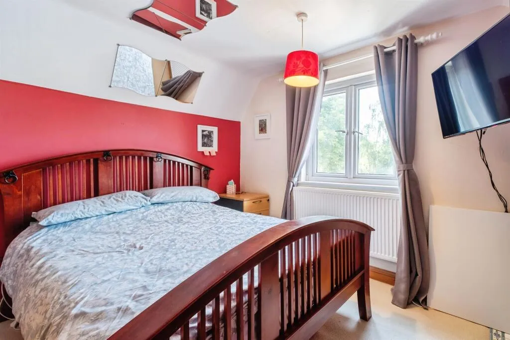 3 bed End of Terrace