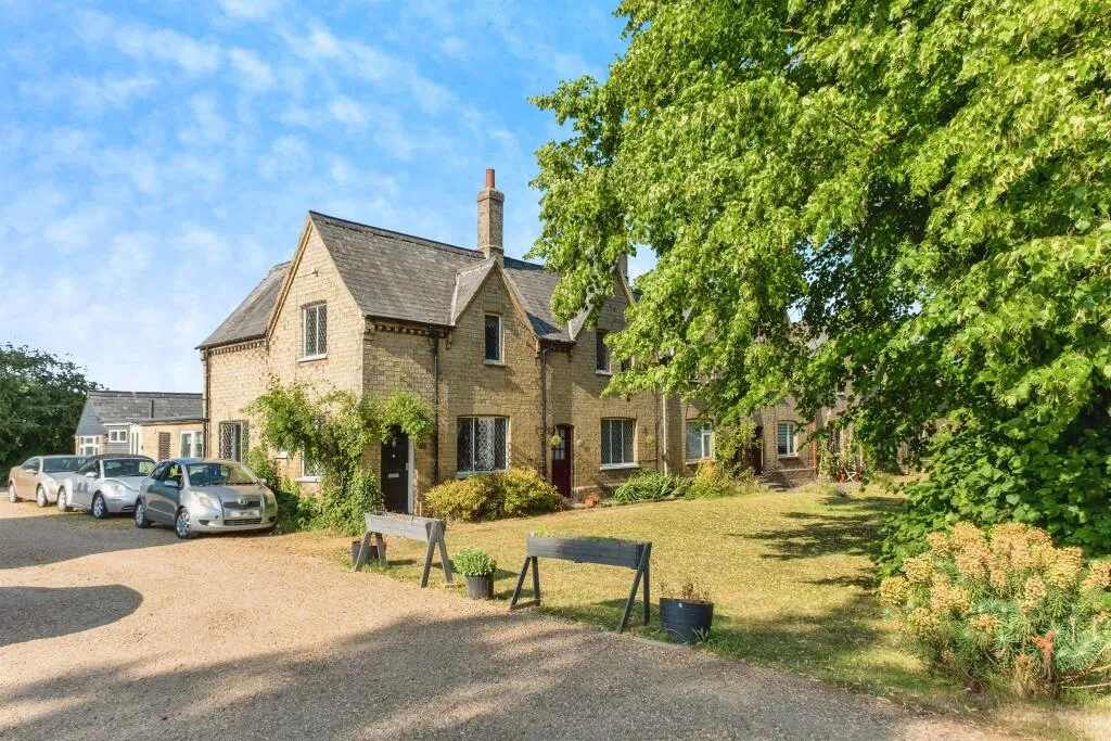 3 bed End of Terrace