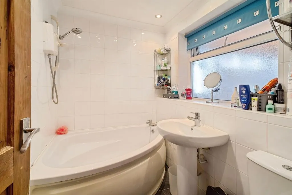 3 bed End of Terrace