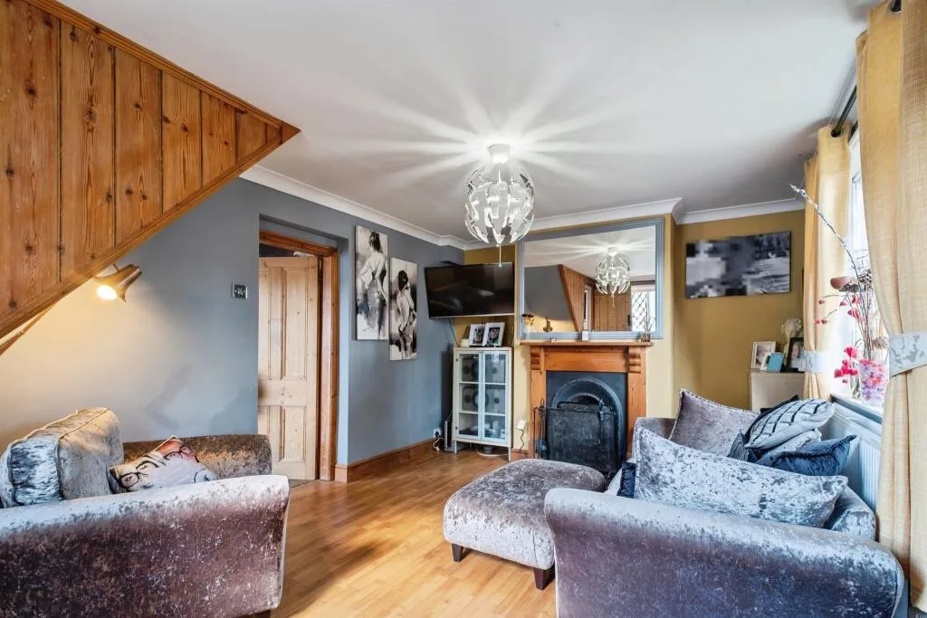 3 bed End of Terrace