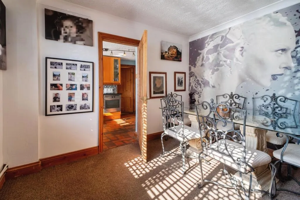 3 bed End of Terrace