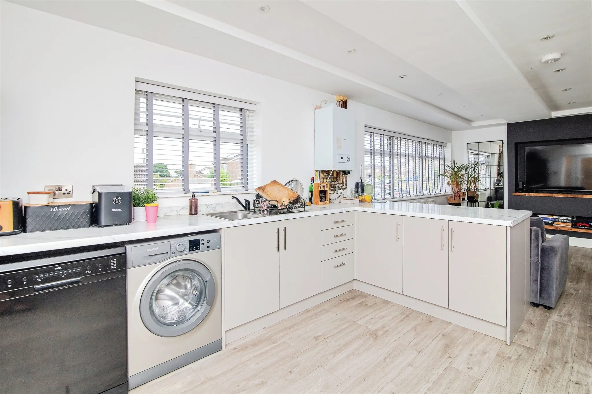 2 bed Detached