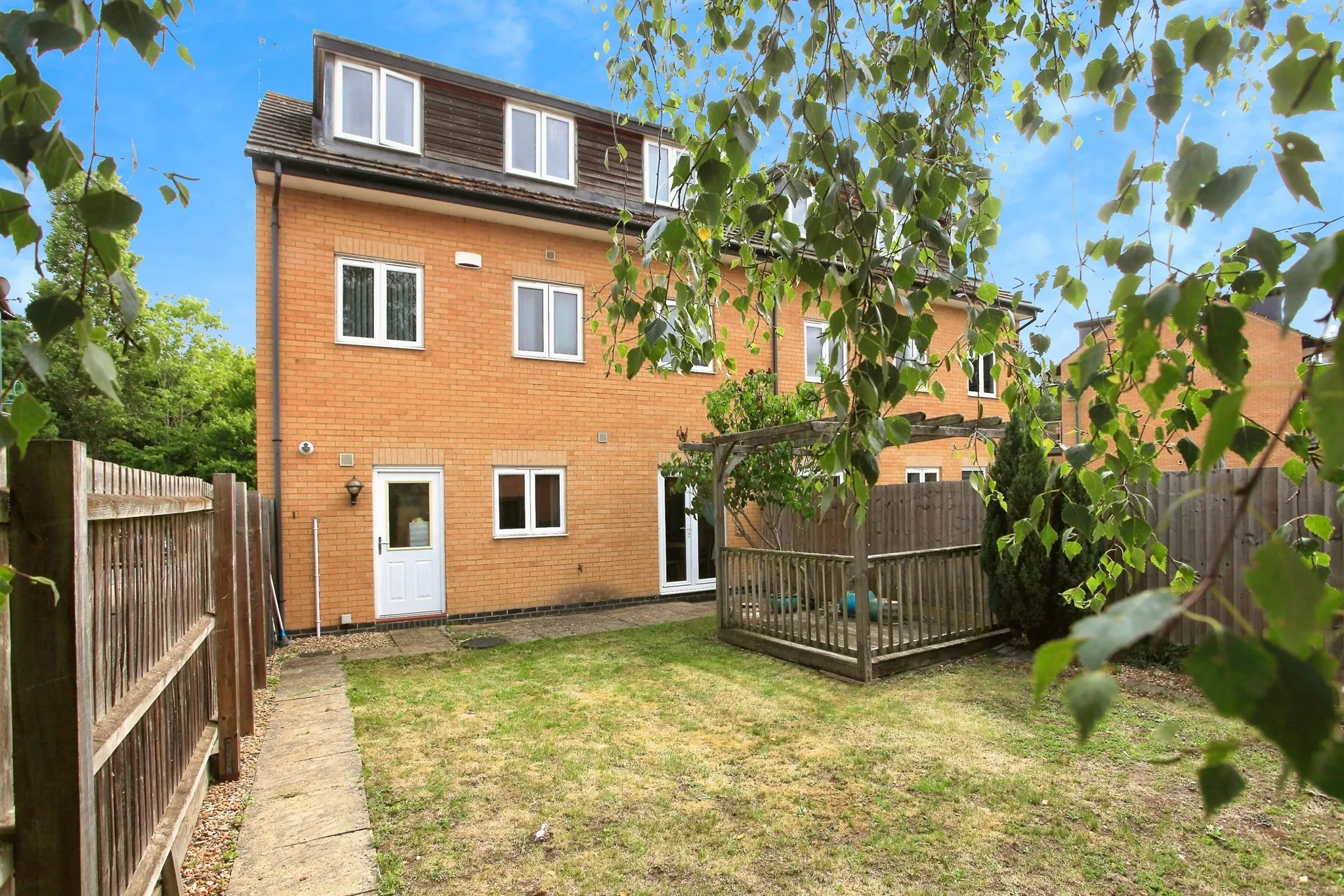 4 bed Semi-Detached