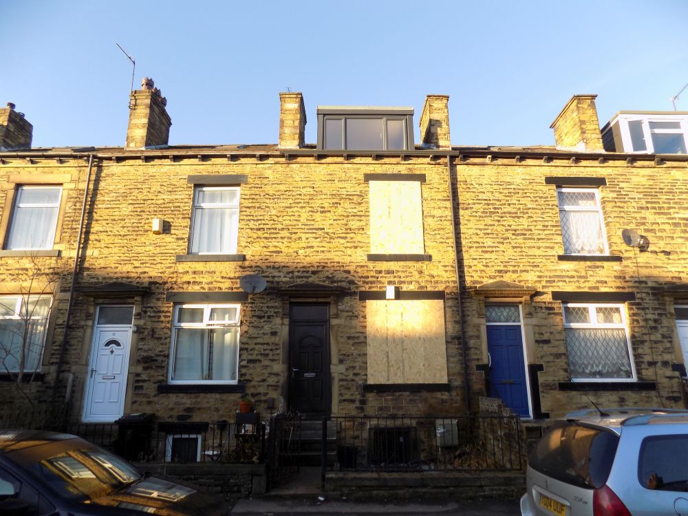 17 Woodhall Terrace Bradford BD3 7BZ