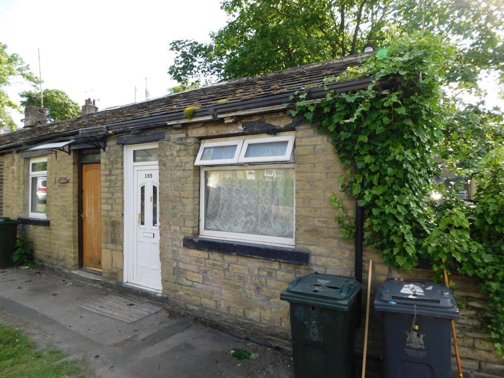 165 Smiddles Lane Bradford BD5 9NX