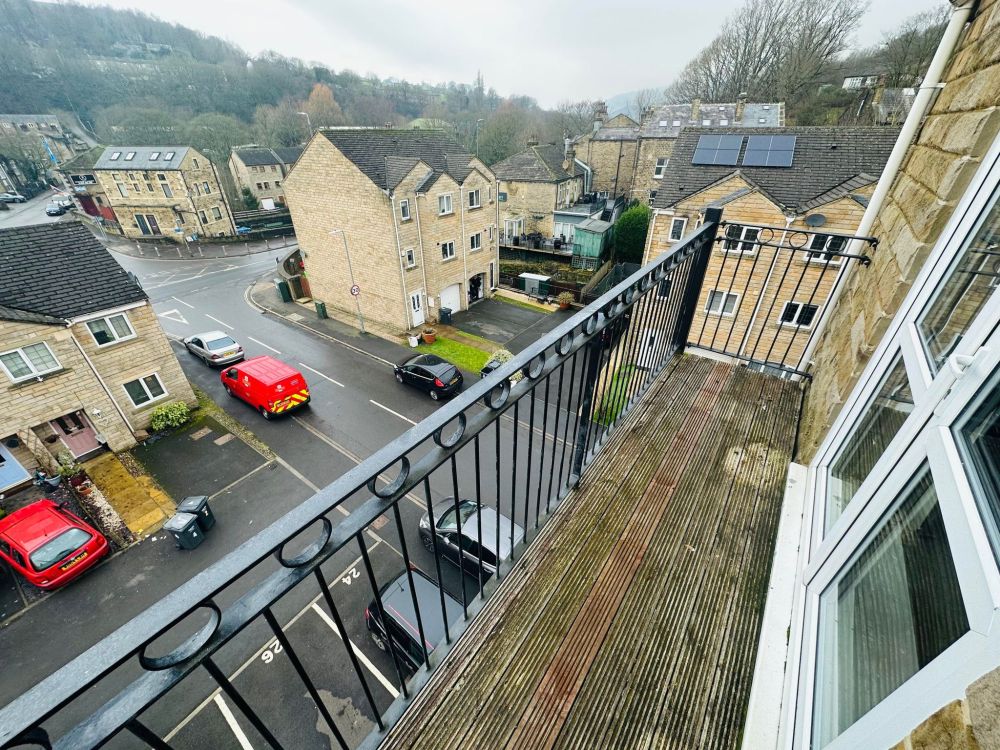 24 Mill Stream Drive Luddendenfoot Halifax HX2 6DE