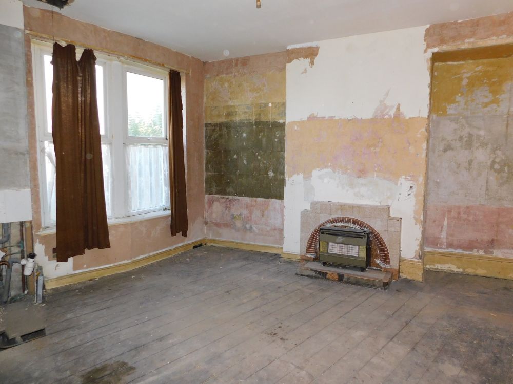 2A Apsley Crescent Bradford BD8 7EY