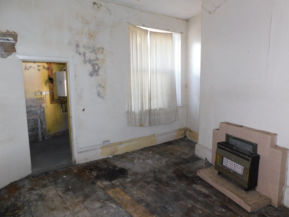 2A Apsley Crescent Bradford BD8 7EY