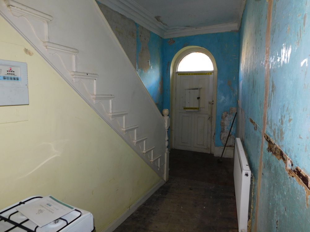 2A Apsley Crescent Bradford BD8 7EY