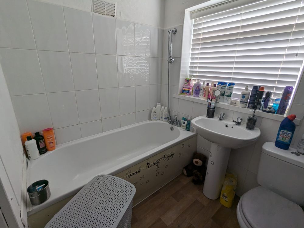 34, Laverton Road Bradford, BD4 7RD