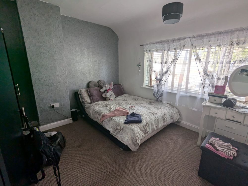 34, Laverton Road Bradford, BD4 7RD