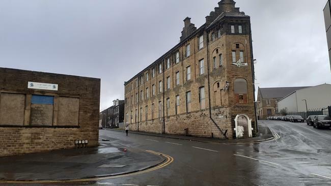 16 Victoria House Vaughan Street Bradford,  BD1 2LL