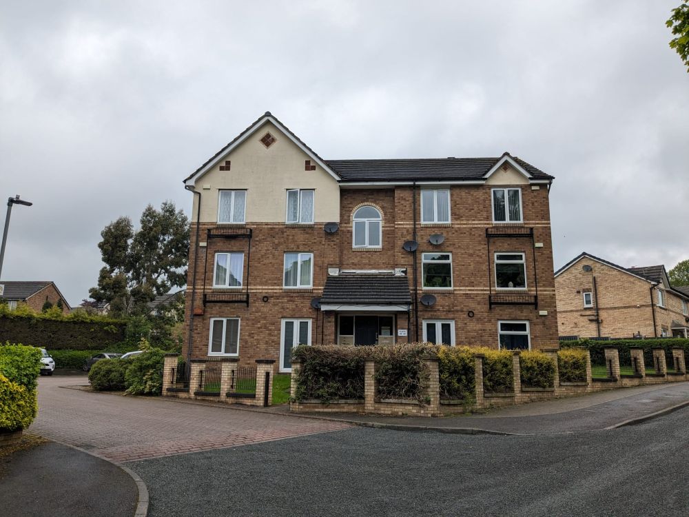 48 Ley Top Lane Bradford,  BD15 7LT
