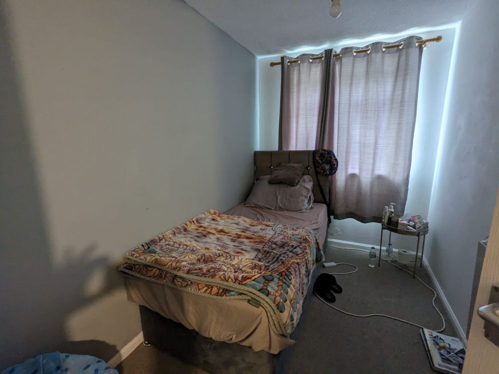 48 Ley Top Lane Bradford,  BD15 7LT