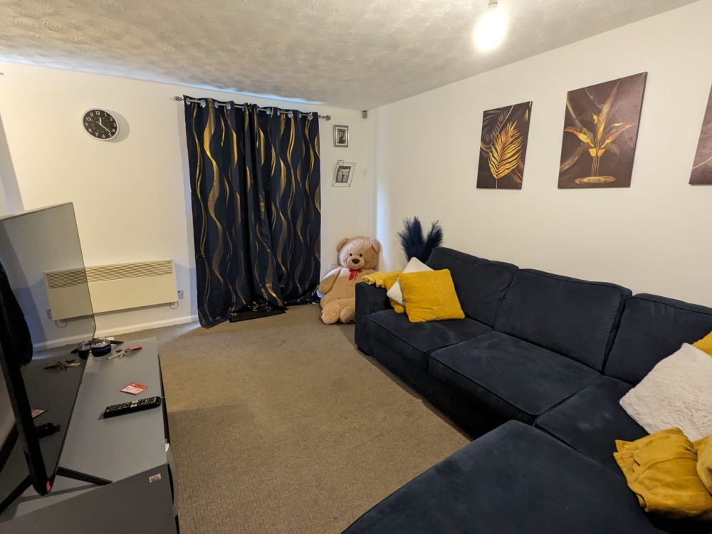 48 Ley Top Lane Bradford,  BD15 7LT
