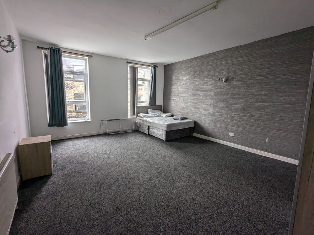 19 Lord Street Halifax,  HX1 5AE
