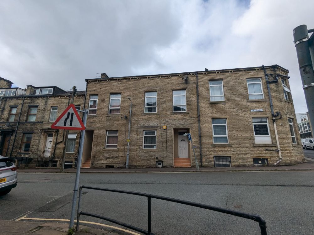 19 Lord Street Halifax,  HX1 5AE