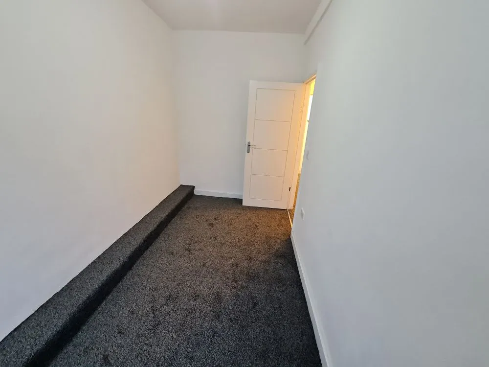 9 Holme Lane Bradford, BD4 0QA
