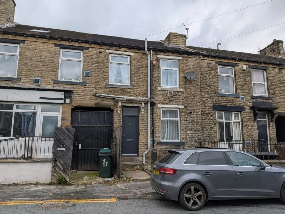 9 Holme Lane Bradford, BD4 0QA