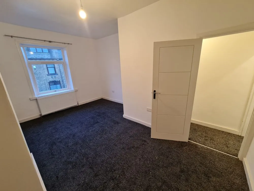 9 Holme Lane Bradford, BD4 0QA