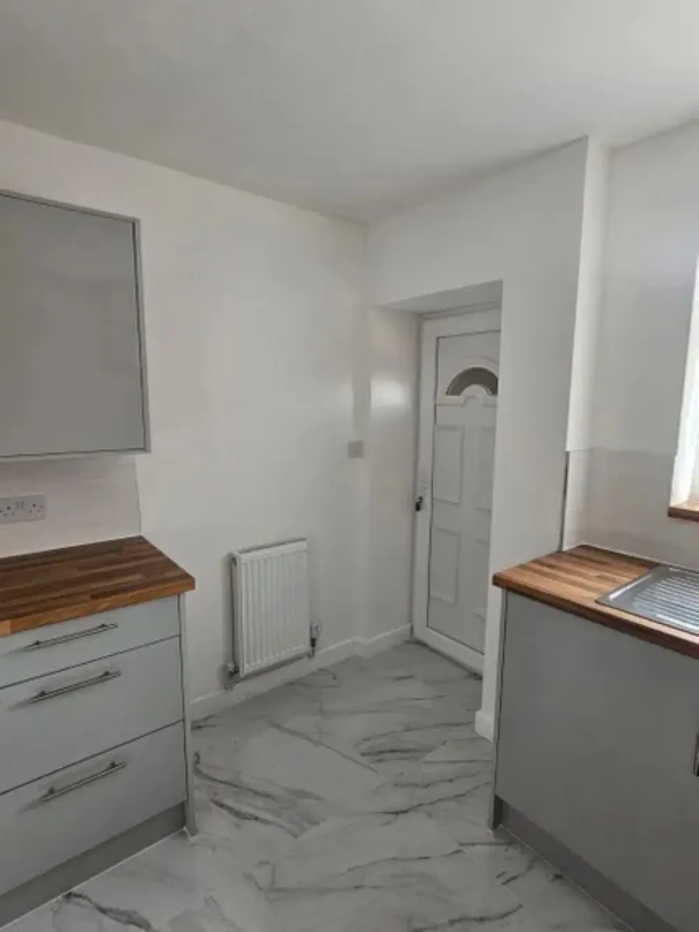 10 Dovedale Avenue Crook, DL15 0XD