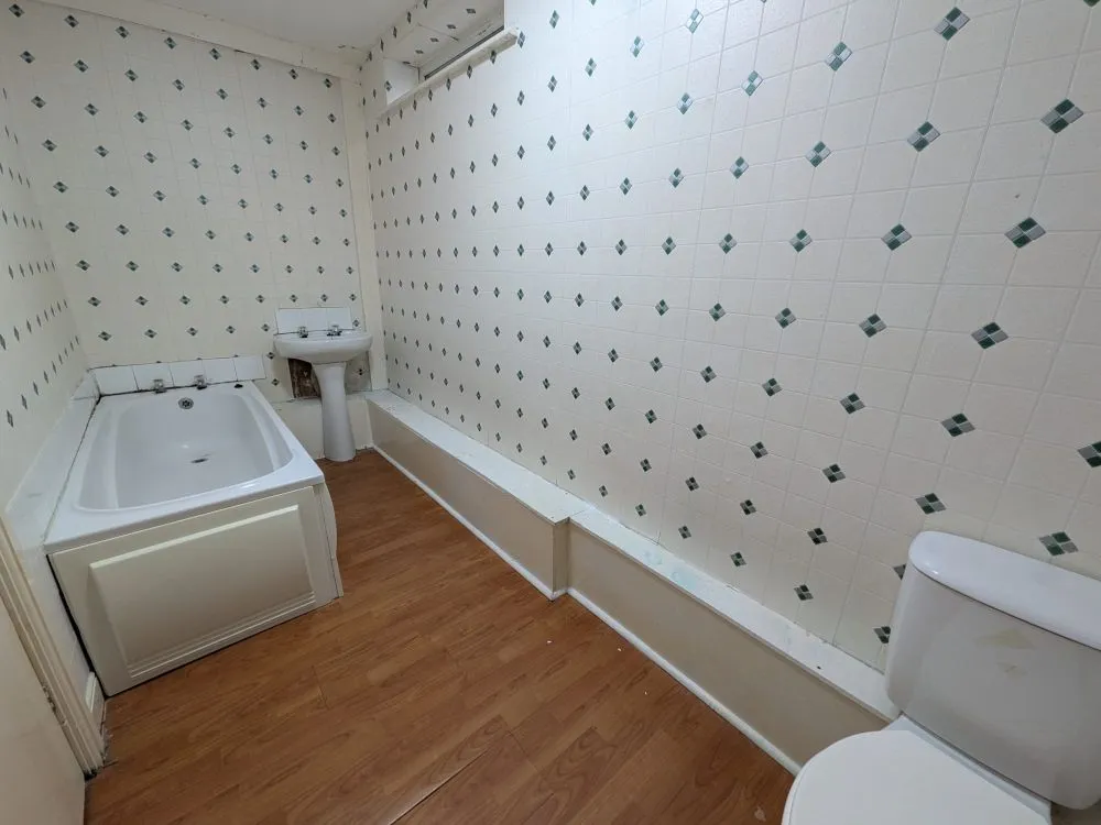 8, 8a, 8b Trenholme Avenue Bradford, BD6 2NJ