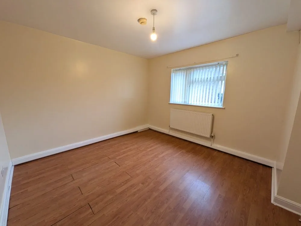 8, 8a, 8b Trenholme Avenue Bradford, BD6 2NJ