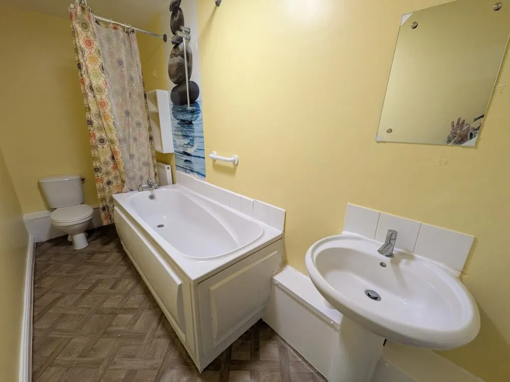 8, 8a, 8b Trenholme Avenue Bradford, BD6 2NJ