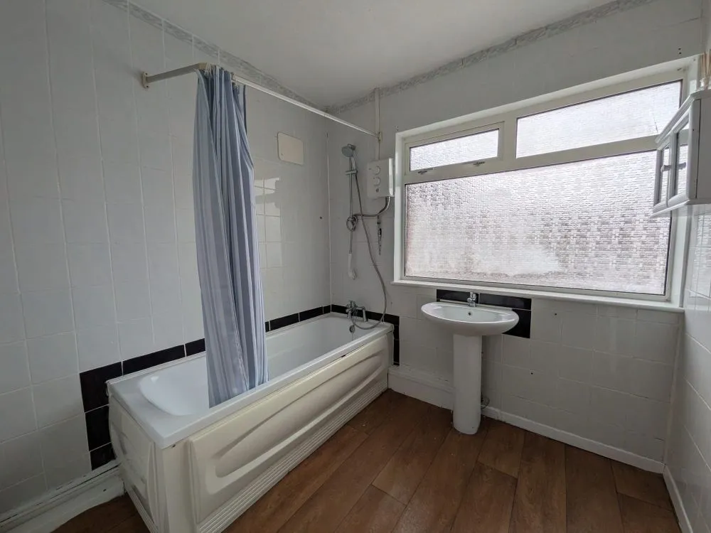 8, 8a, 8b Trenholme Avenue Bradford, BD6 2NJ