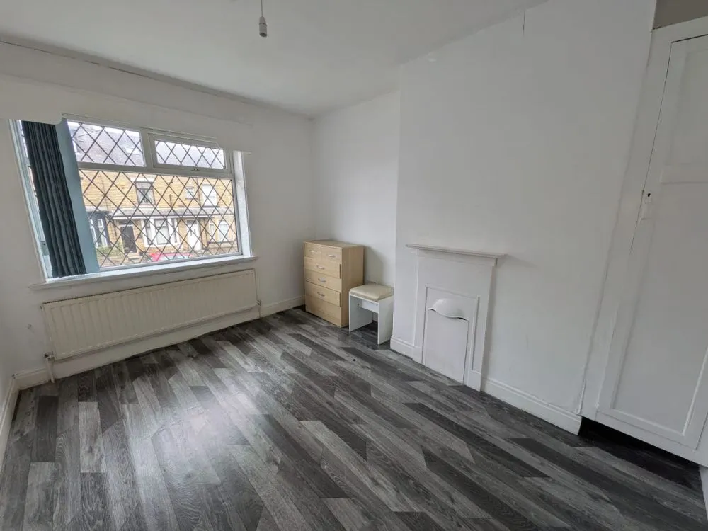 13 Chelmsford Terrace Bradford, BD3 8AG
