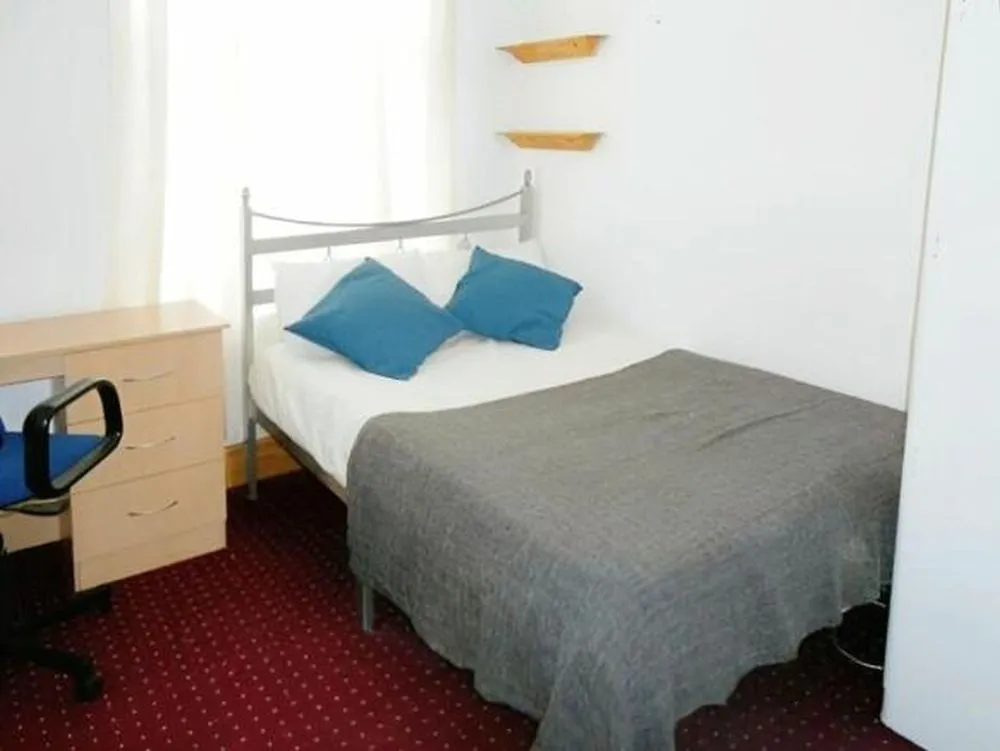 14, Grantham Place Bradford, BD7 1RJ