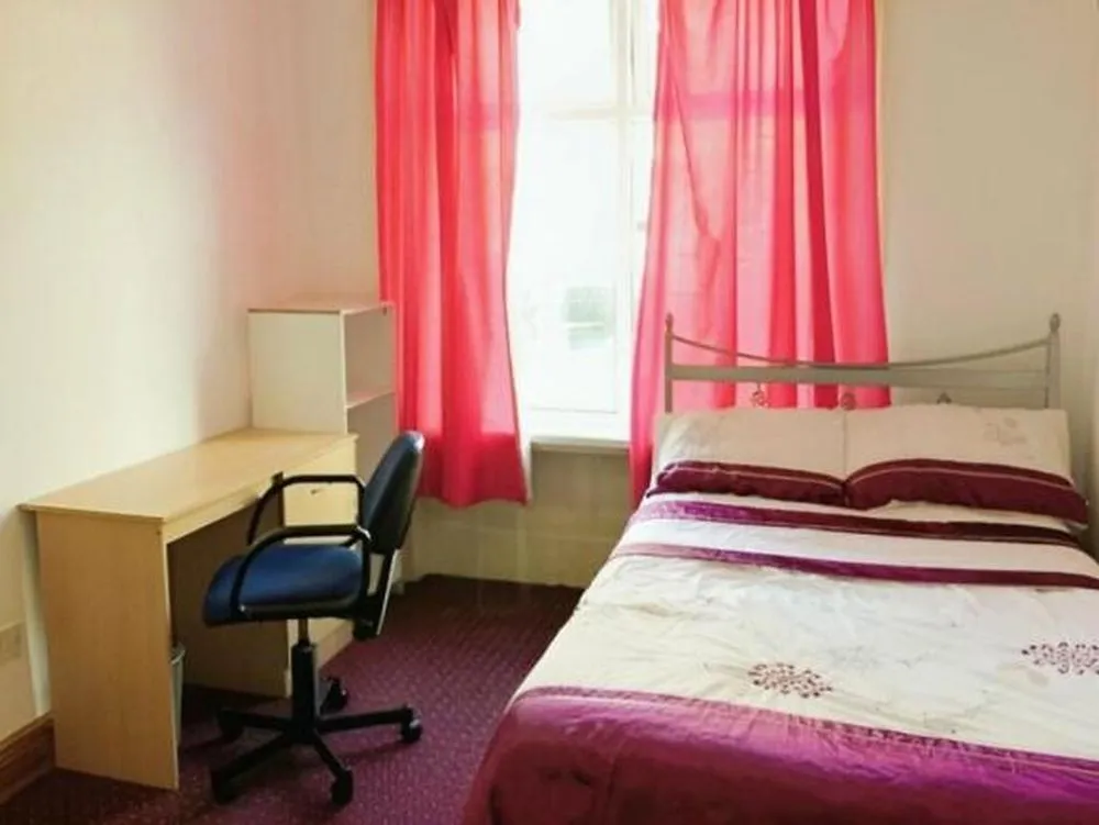 14, Grantham Place Bradford, BD7 1RJ