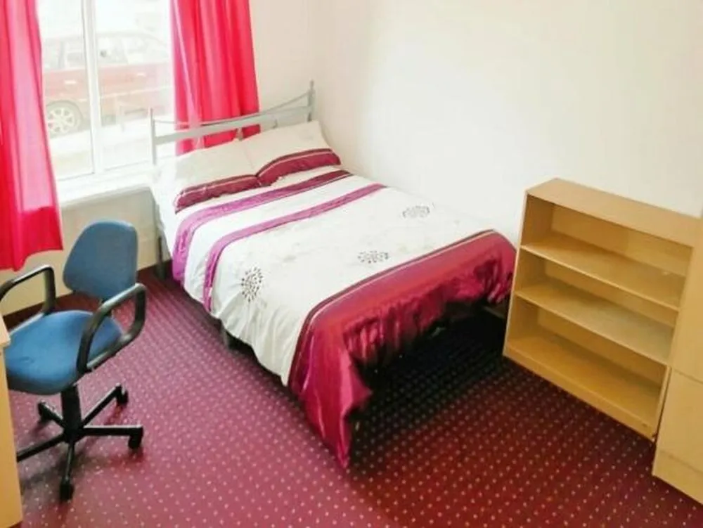 14, Grantham Place Bradford, BD7 1RJ