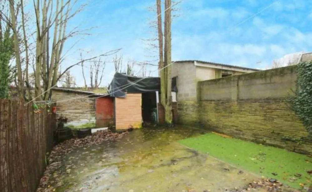 59 Grantham Road Bradford,  BD7 1RN