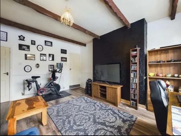 21, Albion Road Bradford, BD10 9PY