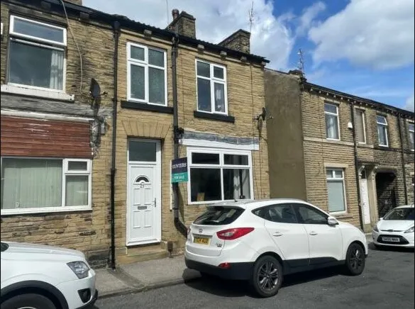 21, Albion Road Bradford, BD10 9PY