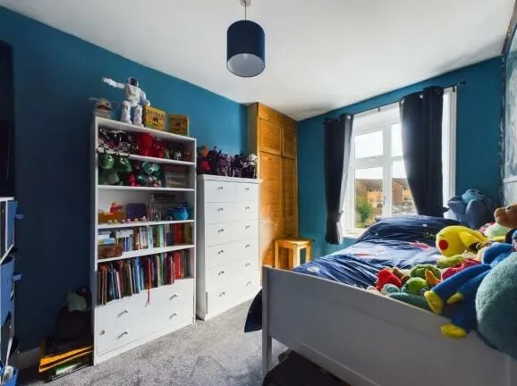 21, Albion Road Bradford, BD10 9PY