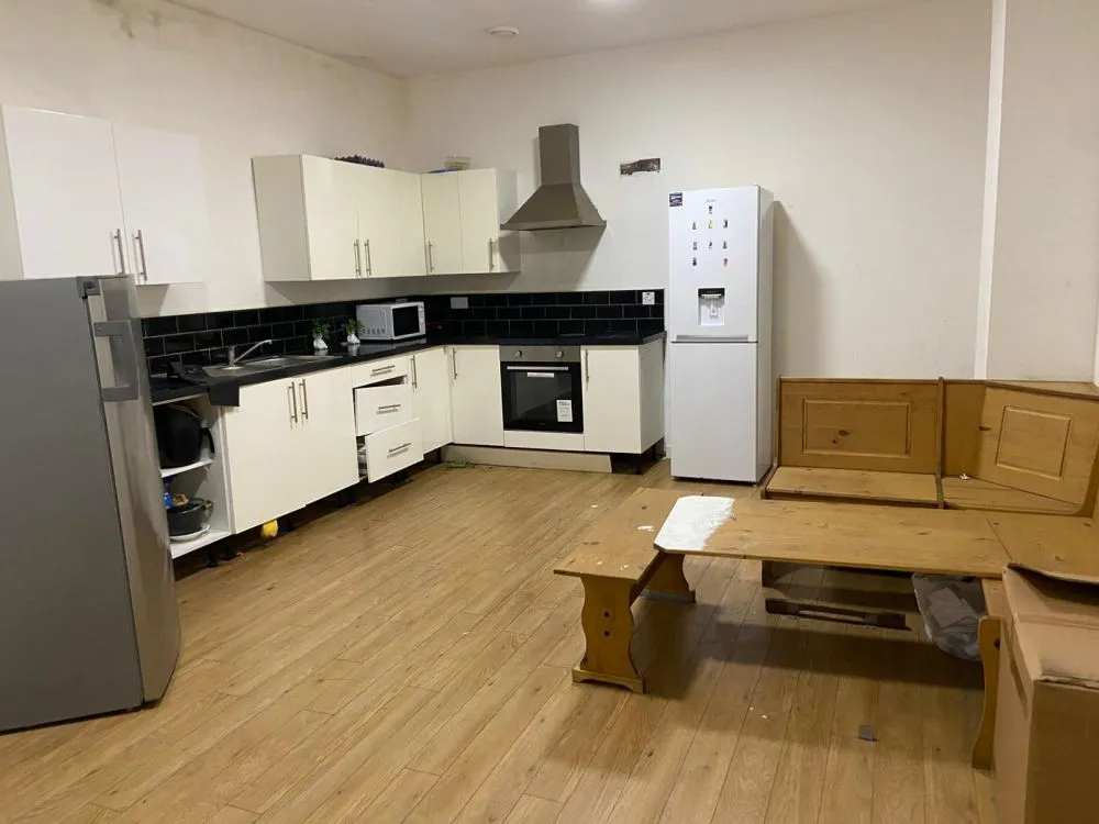 Room 36, Gratton House, Sunbridge Road Bradford, BD1 2PH