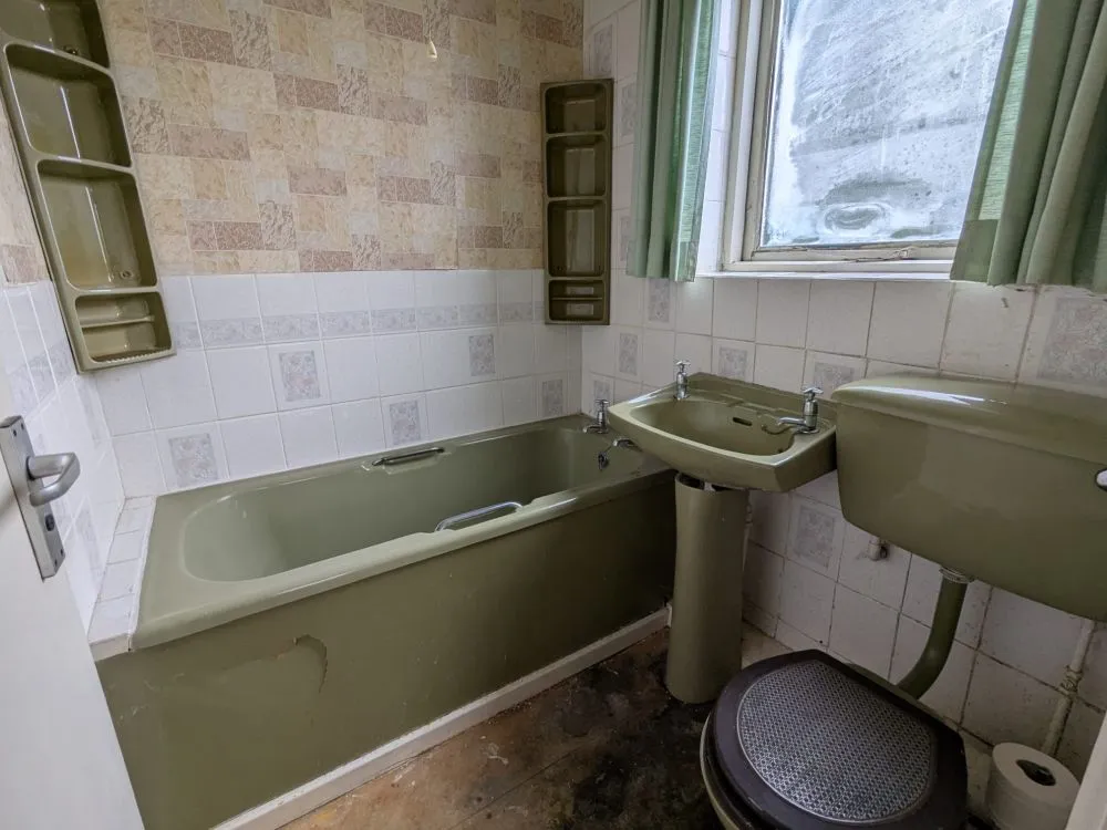 74 Glenbrook Drive Bradford,  BD7 2QF