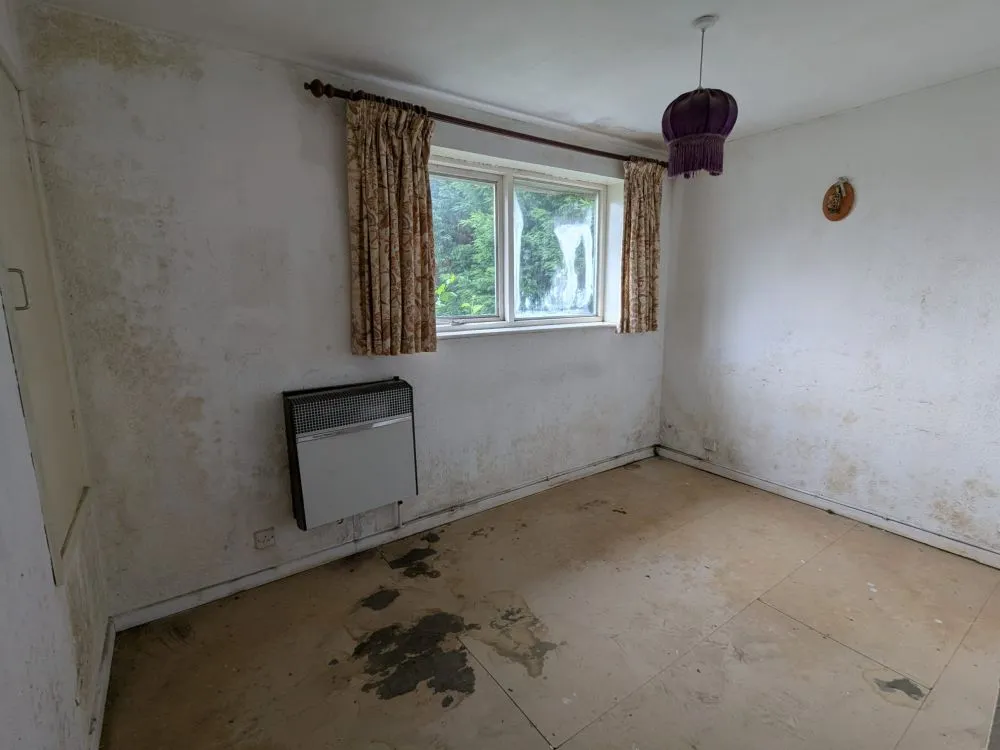 74 Glenbrook Drive Bradford,  BD7 2QF
