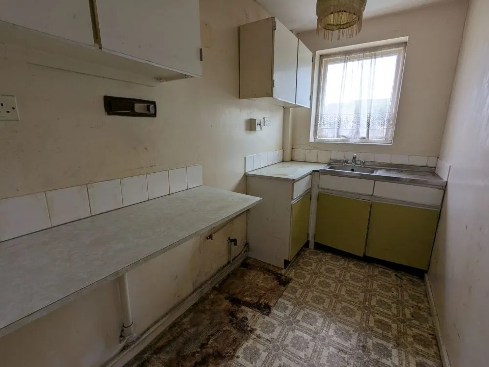 74 Glenbrook Drive Bradford,  BD7 2QF