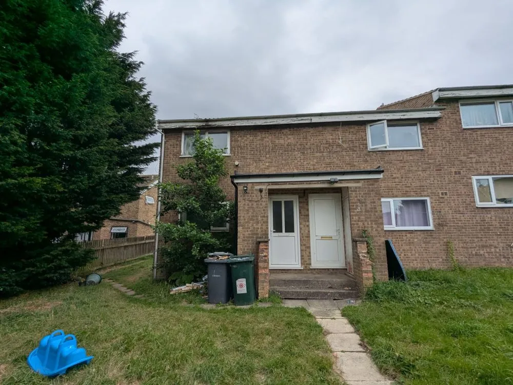 74 Glenbrook Drive Bradford,  BD7 2QF