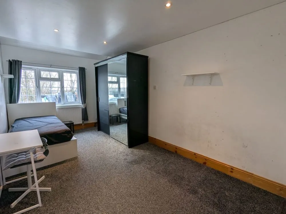 47, Norfolk Street Batley, WF17 7SA