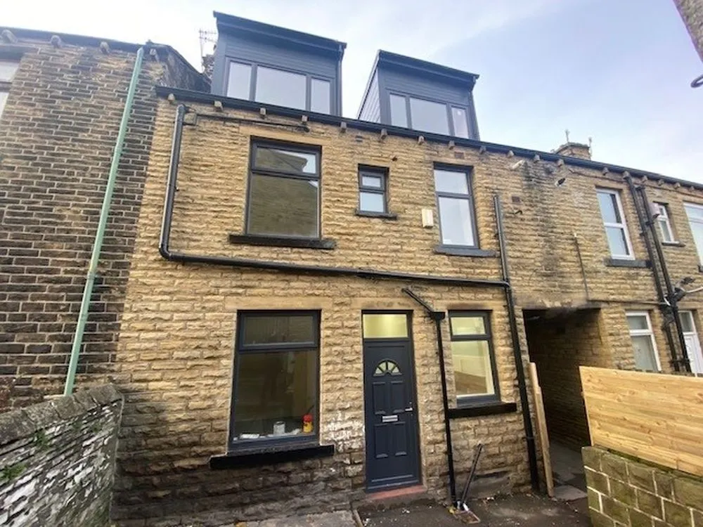 4 Clough Street Bradford,  BD5 8BG