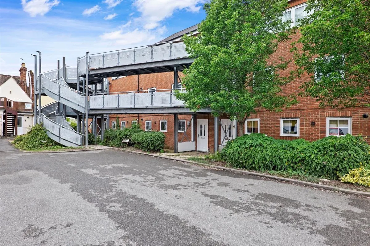 Goodwin Gardens, Lower Leys, Evesham, Worcestershire, WR11 3DP - Online Auctions