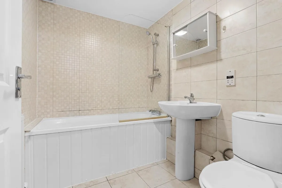 Goodwin Gardens, Lower Leys, Evesham, Worcestershire, WR11 3DP - Online Auctions