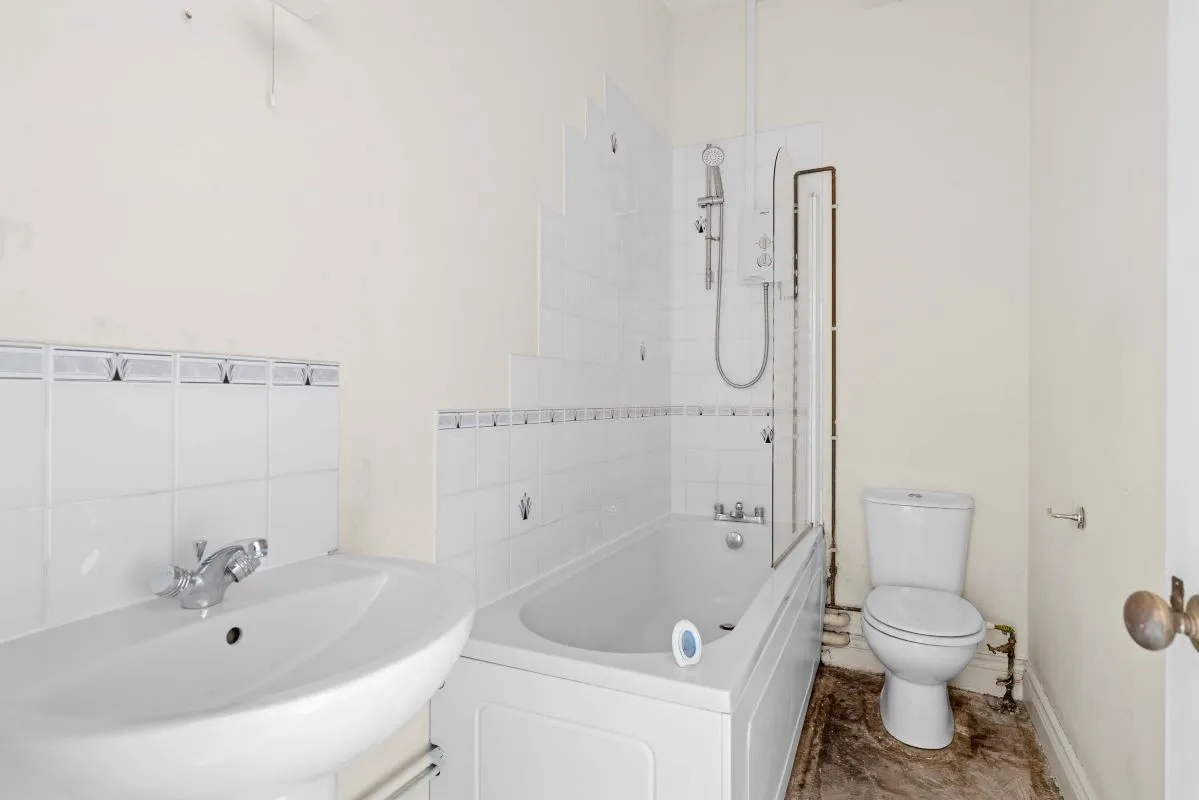 Daniel House, St. Christopher Court, Evesham, Worcestershire, WR11 4LJ - Online Auctions