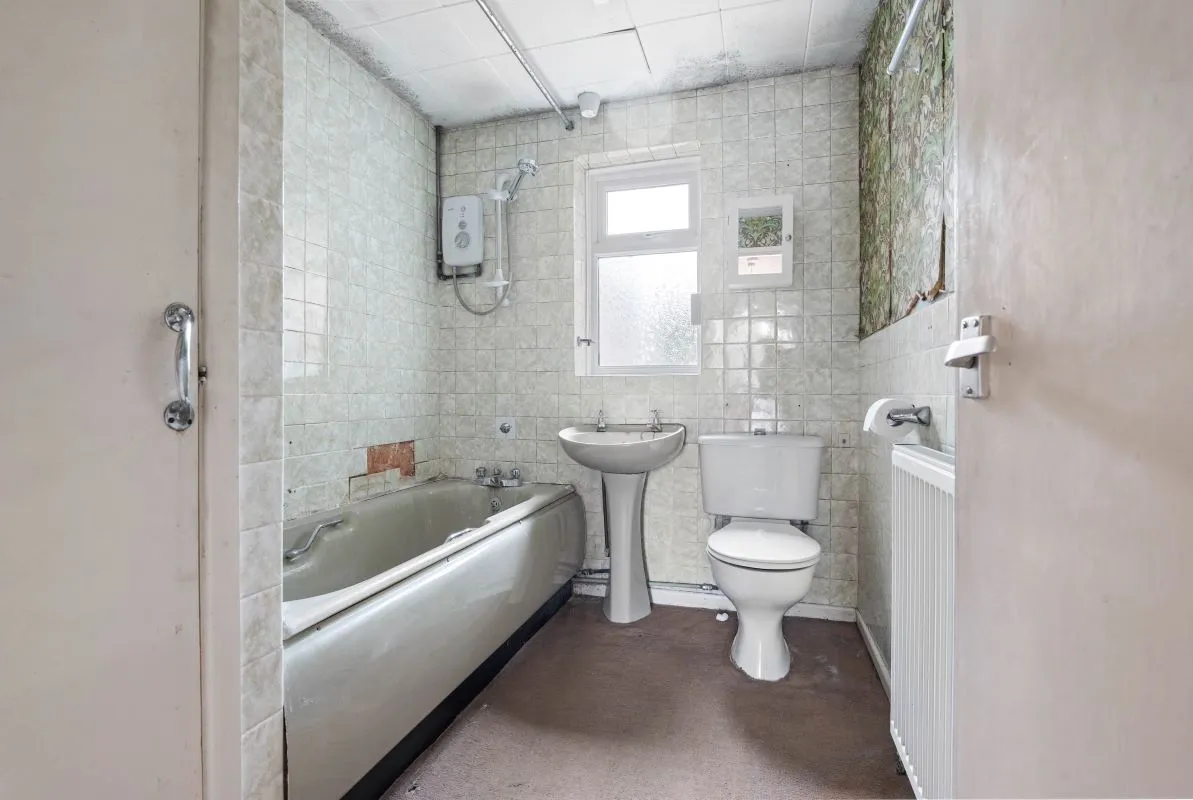 St. Annes Road, Banbury, Oxfordshire, OX16 9EA - Online Auctions